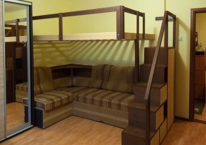 Кровать-чердак с угловым диваном