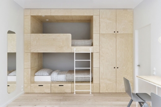 Спальный комплекс с двуспальной кроватью и встроенным шкафом