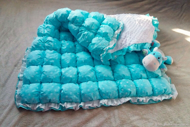 Одеяло-покрывало выполненное в технике бонбон