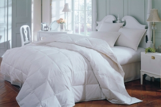 Одеяло на кровати