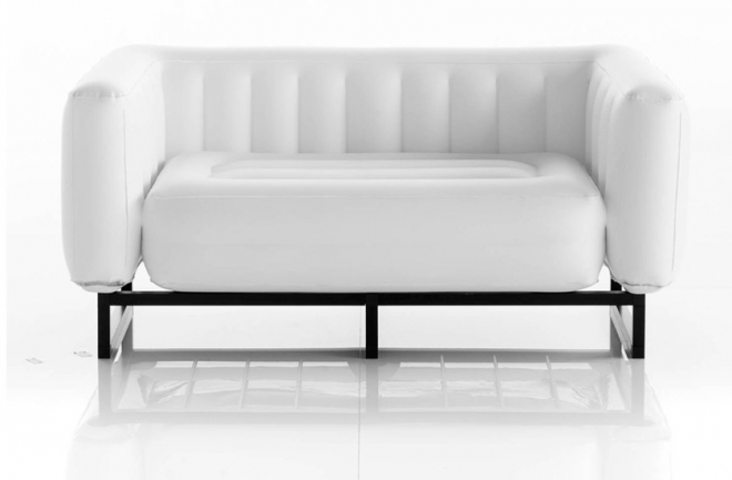 Надувной диван молоно-белого цвета