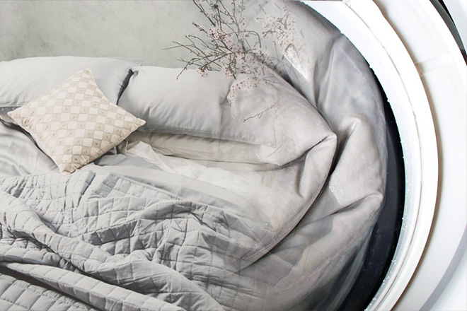 Как постирать ватное одеяло в домашних условиях и можно ли стирать его в машинке, чистка