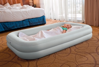 Надувная кровать с бортиками детская