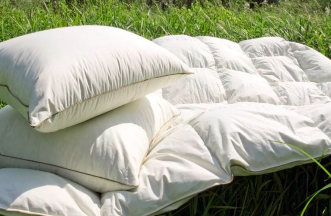 Пуховое одеяло и две подушки
