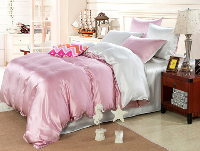 Шелковое постельное белье в розовых тонах
